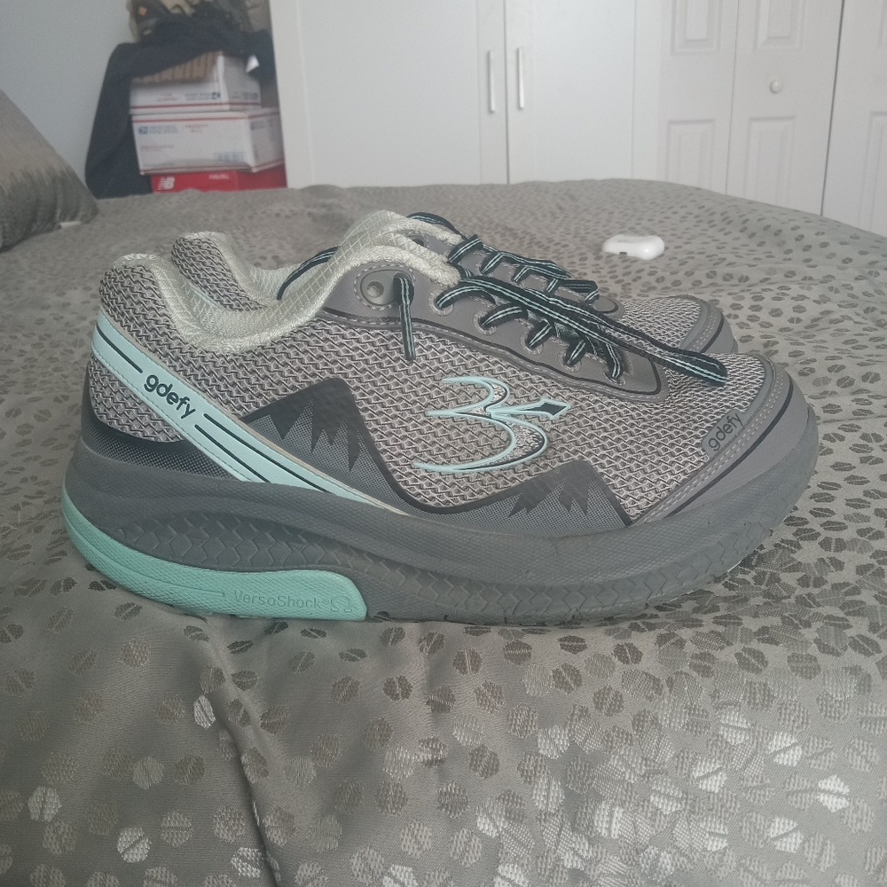 Gravity Defyer Gray and Teal Women's Athletic Shoes Size 8.5